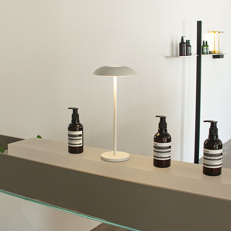 Luminária de ferro elegante