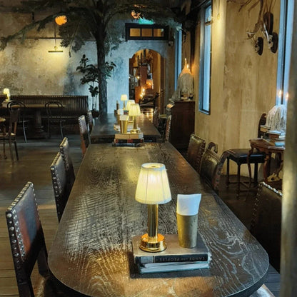 Elegante candeeiro de mesa retro