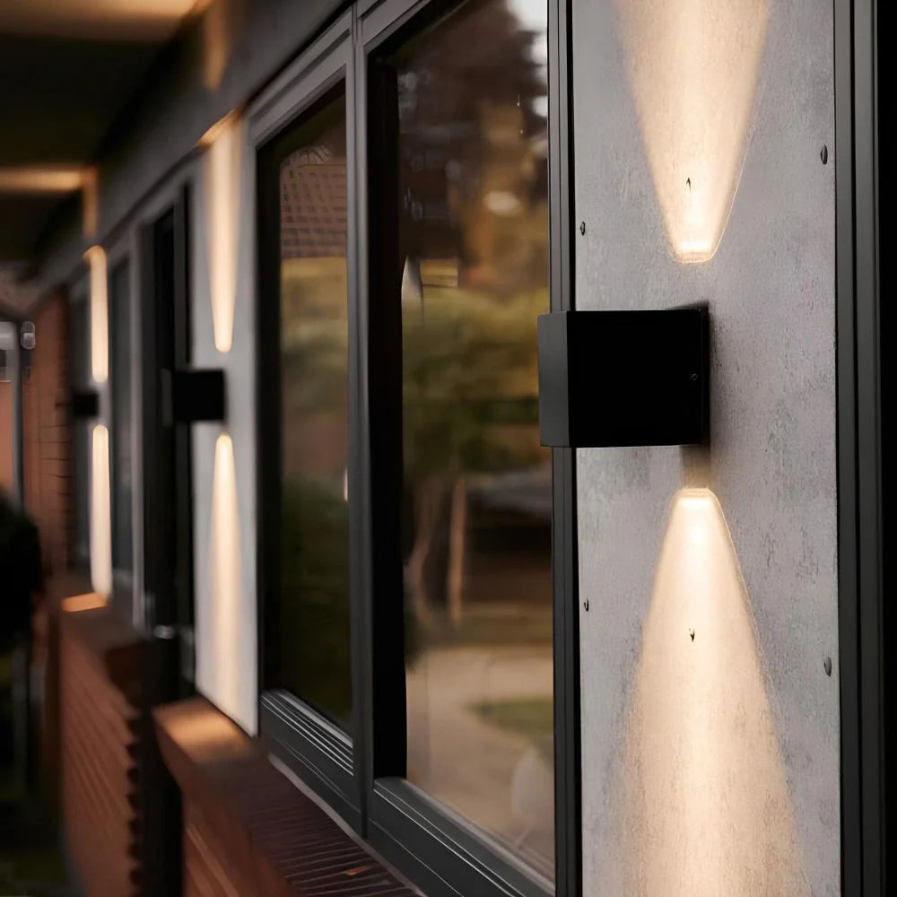 Lámpara de pared ajustable