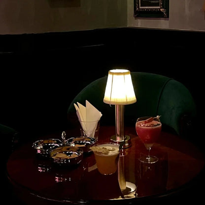 Elegante candeeiro de mesa retro