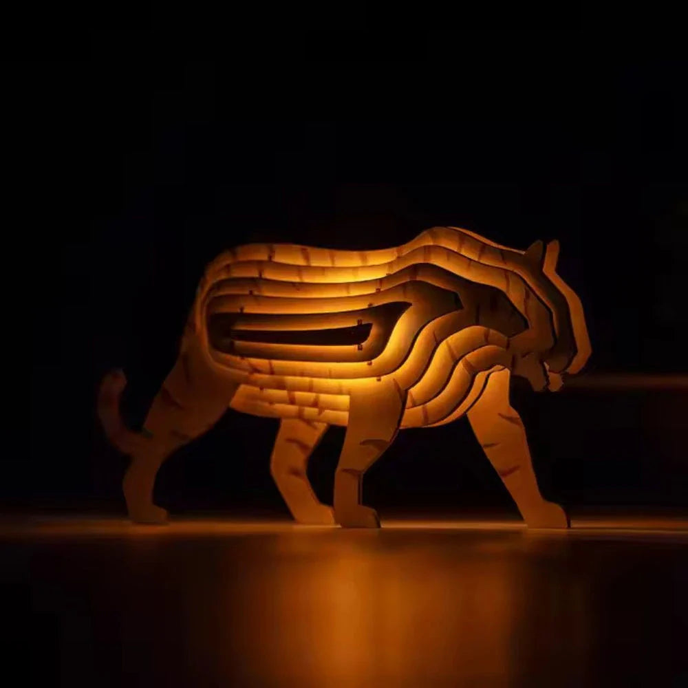 Luminária de madeira WildCraft™ com animais