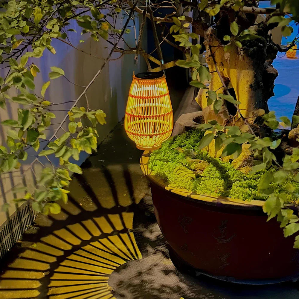 Solara™ Woven Lamp