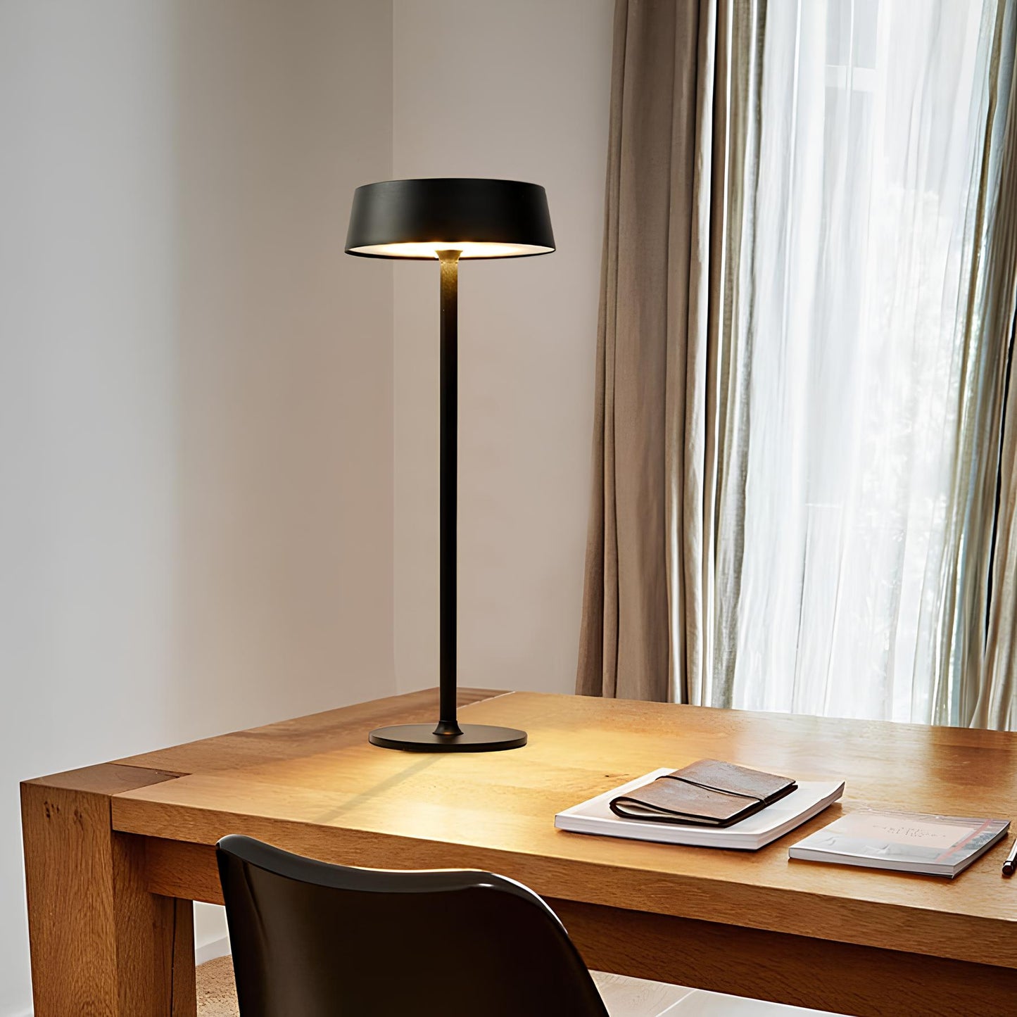 Modern and elegant table lamp