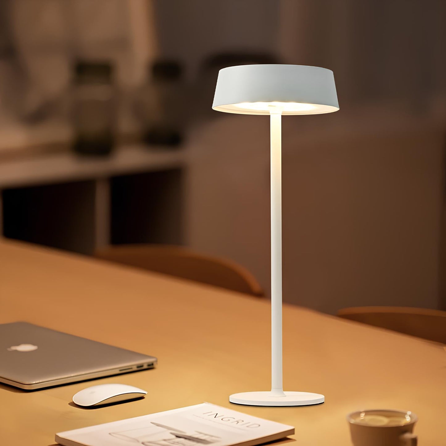 Modern and elegant table lamp