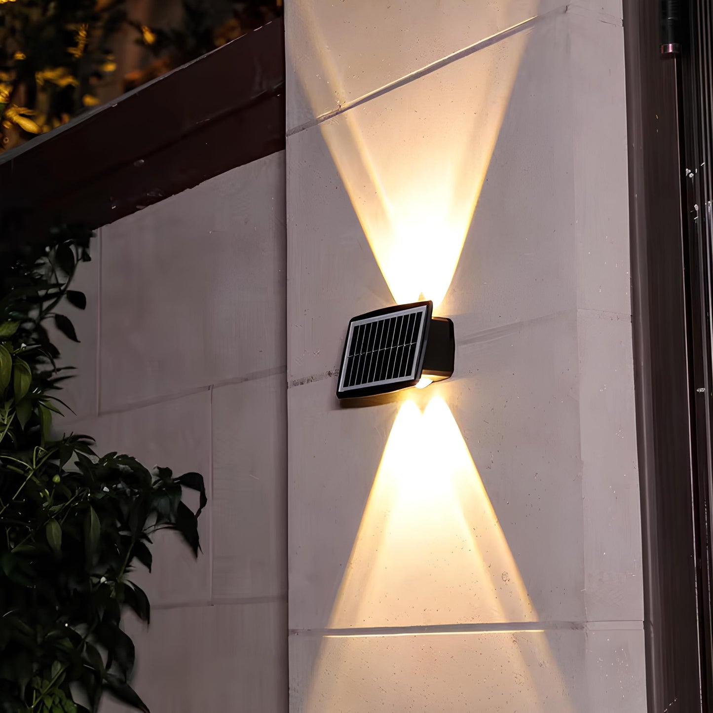 Solar wall light