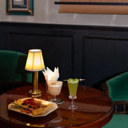 Elegante candeeiro de mesa retro